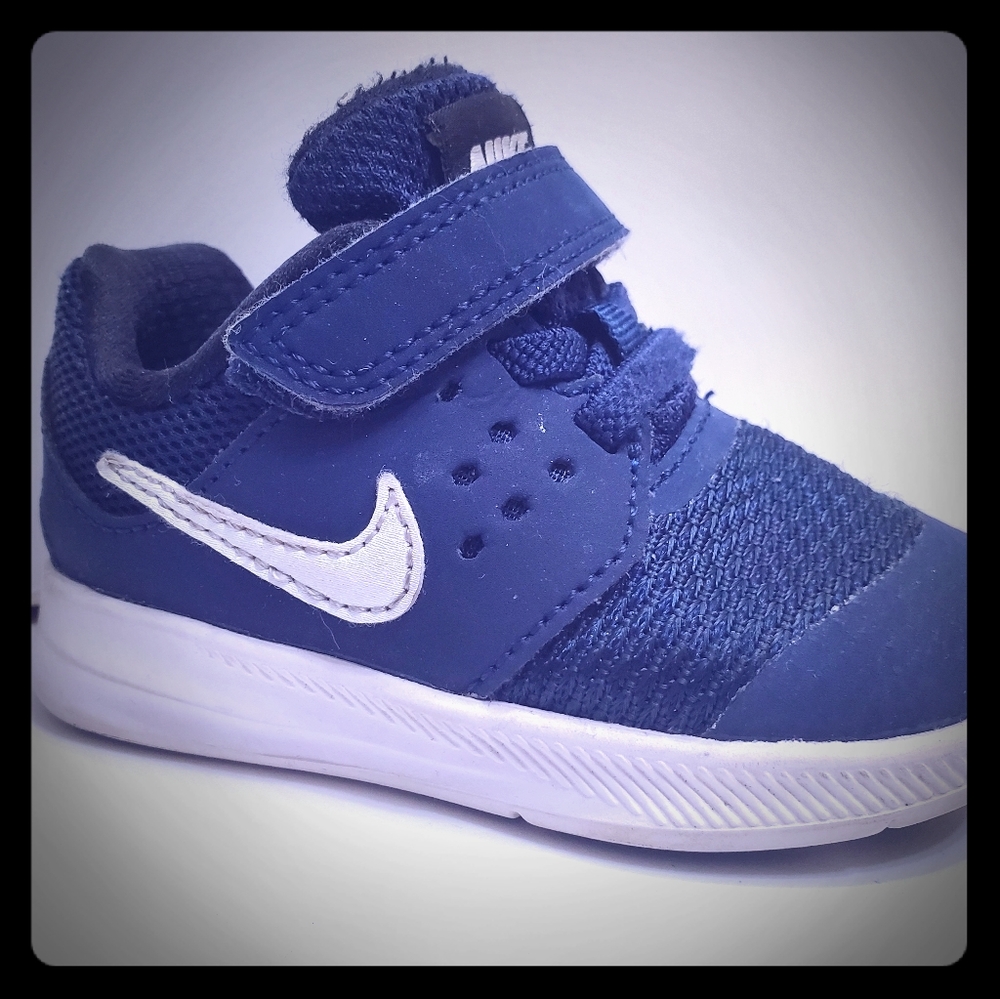 Nike toddler sneakers size 4c